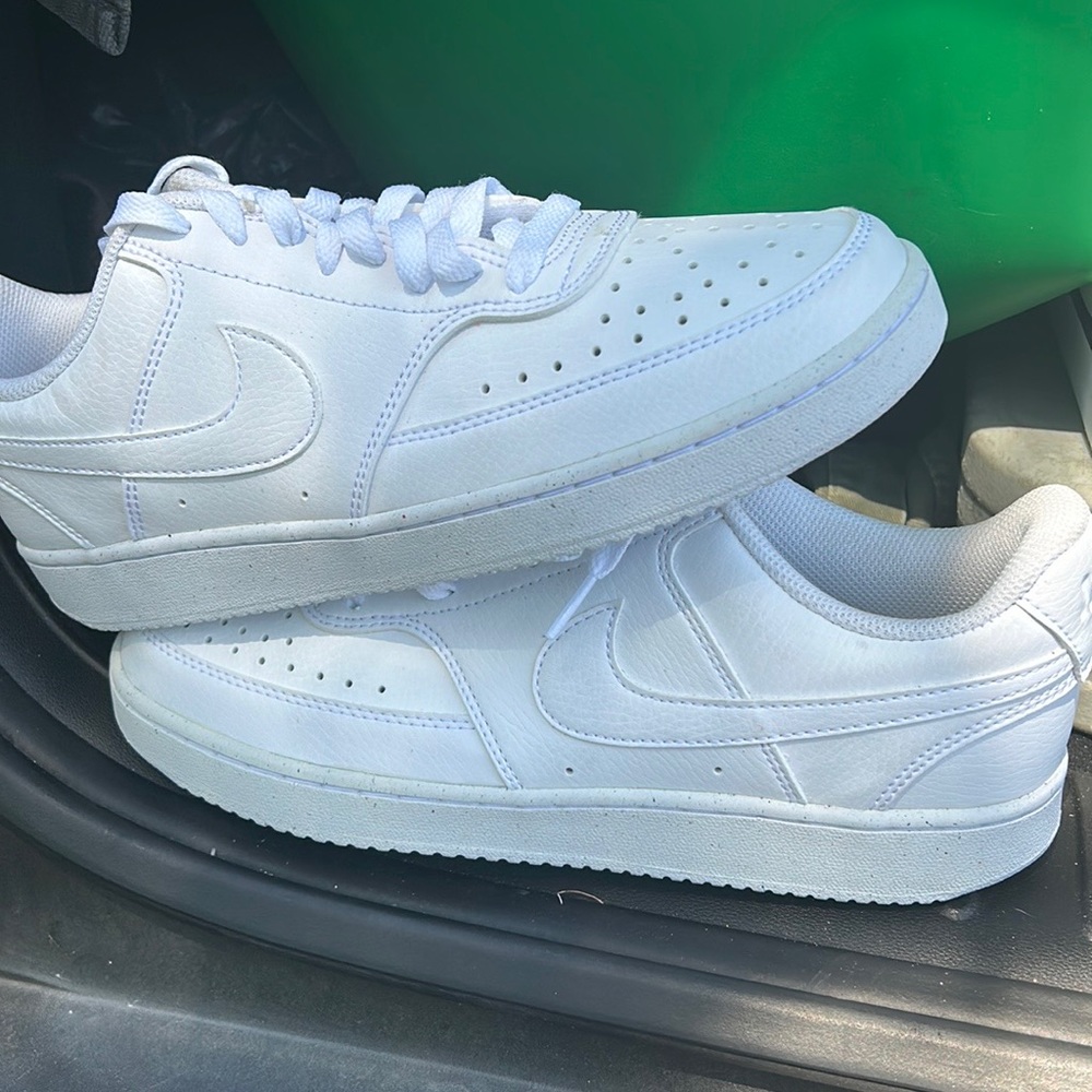 Nike - Picture 3 of 3
